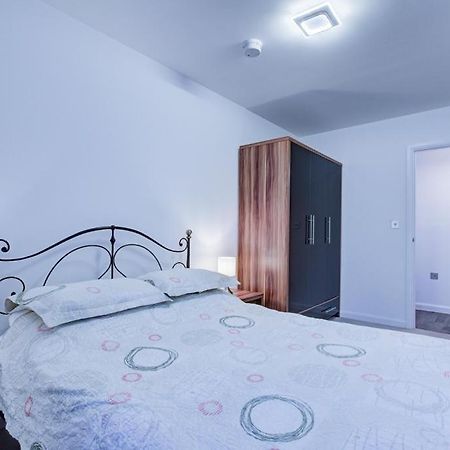 Luxury 2 Bed Flat In A New Block In East Acton Lägenhet London Exteriör bild