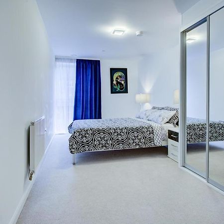 Luxury 2 Bed Flat In A New Block In East Acton Lägenhet London Exteriör bild