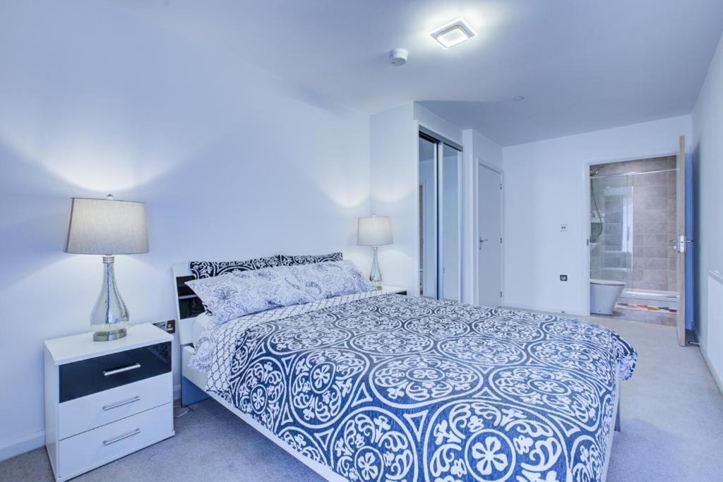 Luxury 2 Bed Flat In A New Block In East Acton Lägenhet London Exteriör bild