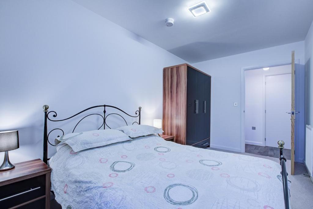 Luxury 2 Bed Flat In A New Block In East Acton Lägenhet London Exteriör bild