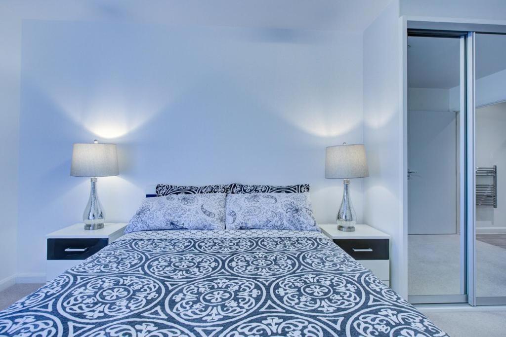 Luxury 2 Bed Flat In A New Block In East Acton Lägenhet London Exteriör bild